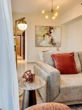 Downtown 2 BR Burj Khalifa & Fountains views 8 min from Dubai Mall